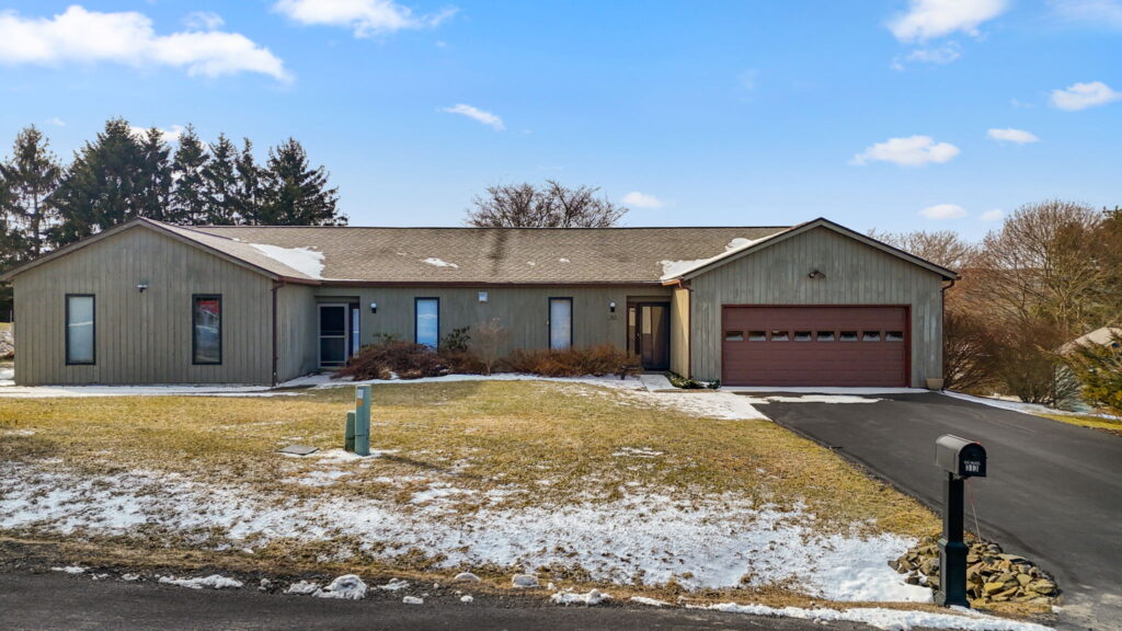 313 Sunnyview Lane front