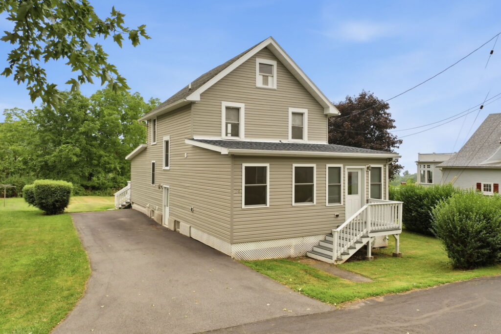 20 Myers Heights front